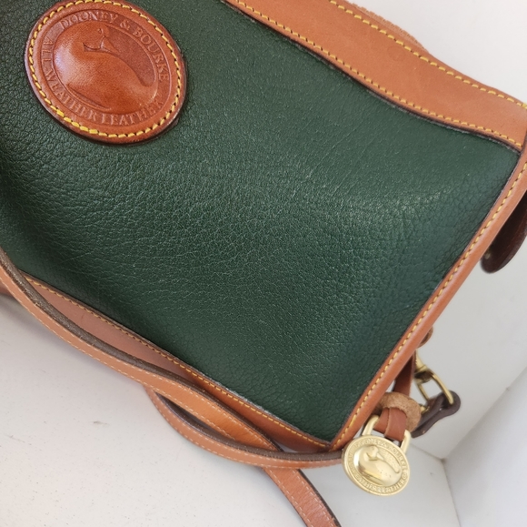 Vintage Dooney and bourke Olive Green Color Pebbled Leather/Tan Crossbody bag - Picture 10 of 13